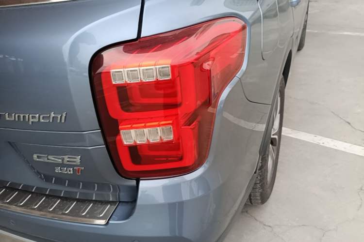 Used GAC Trumpchi GS8 2017 320T Two-Wheel Drive Luxury Smart Connectivity Version (7 Seats) Right Rear Taillight