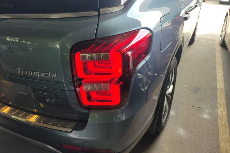 Used GAC Trumpchi GS8 2017 320T Two-Wheel Drive Luxury Smart Connectivity Version (7 Seats) Right Rear Taillight