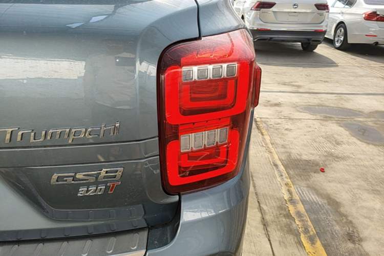 Used GAC Trumpchi GS8 2017 320T Two-Wheel Drive Luxury Edition (7 Seats) Right Rear Taillight