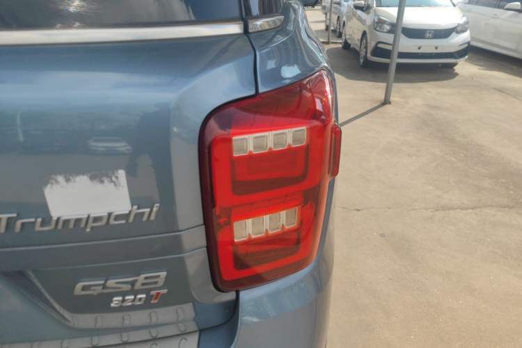 Used GAC Trumpchi GS8 2017 320T Two-Wheel Drive Luxury Smart Connectivity Version (7 Seats) Right Rear Taillight