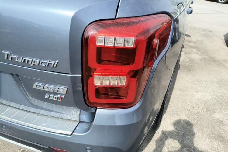 Used GAC Trumpchi GS8 2017 320T Two-Wheel Drive Luxury Edition (7 Seats) Right Rear Taillight