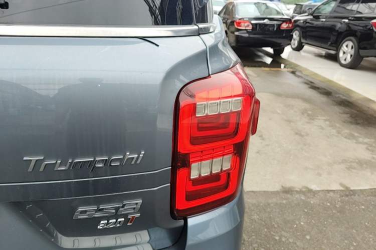 Used GAC Trumpchi GS8 2017 320T Two-Wheel Drive Luxury Smart Connectivity Version (7 Seats) Right Rear Taillight