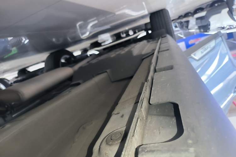 Used GAC Trumpchi GS8 2017 320T Two-Wheel Drive Luxury Edition (7 Seats) Right Side Sill