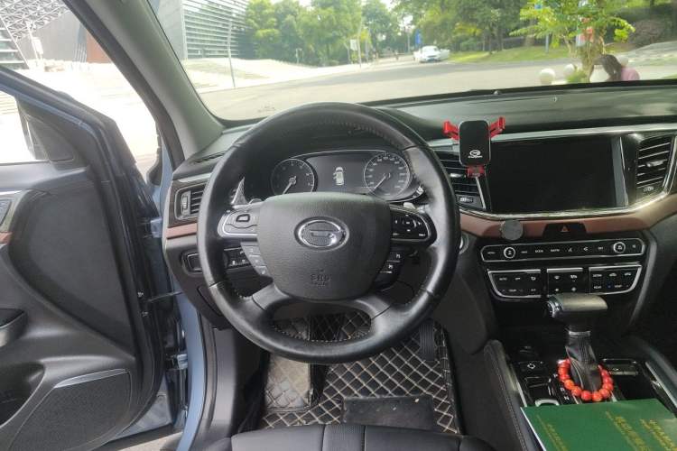 Used GAC Trumpchi GS8 2017 320T Two-Wheel Drive Luxury Smart Connectivity Version (7 Seats) Steering Wheel