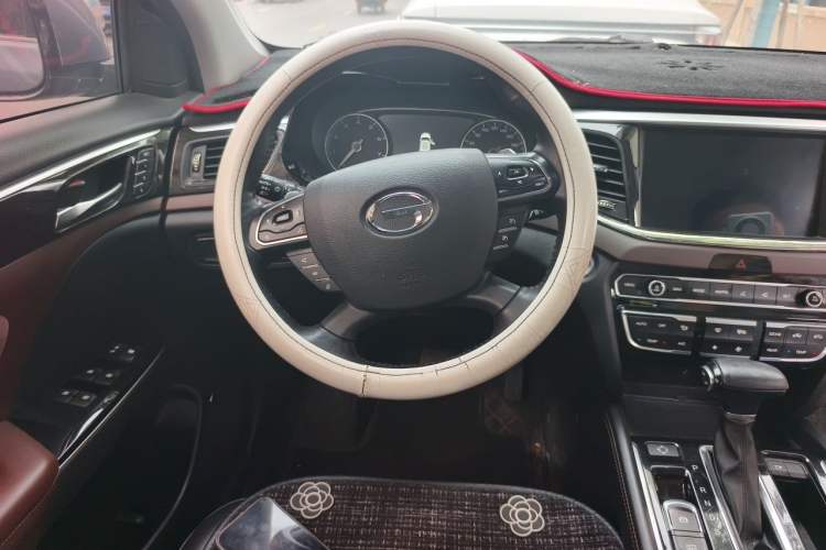 Used GAC Trumpchi GS8 2017 320T Two-Wheel Drive Luxury Smart Connectivity Version (7 Seats) Steering Wheel