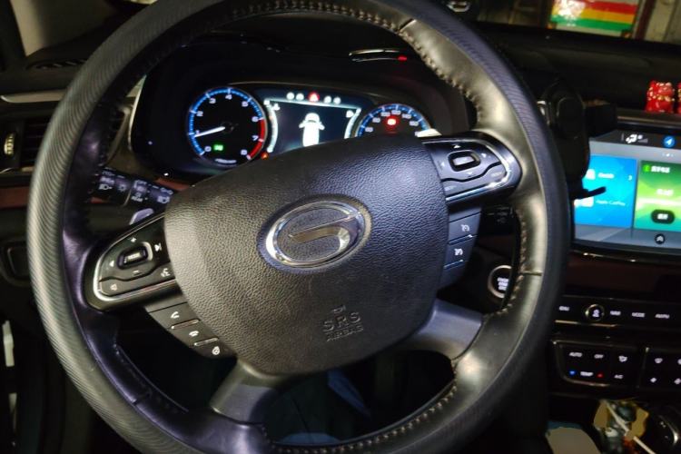 Used GAC Trumpchi GS8 2017 320T Two-Wheel Drive Luxury Smart Connectivity Version (7 Seats) Steering Wheel