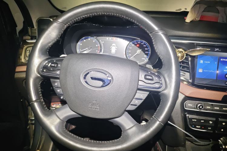 Used GAC Trumpchi GS8 2017 320T Two-Wheel Drive Luxury Smart Connectivity Version (7 Seats) Steering Wheel