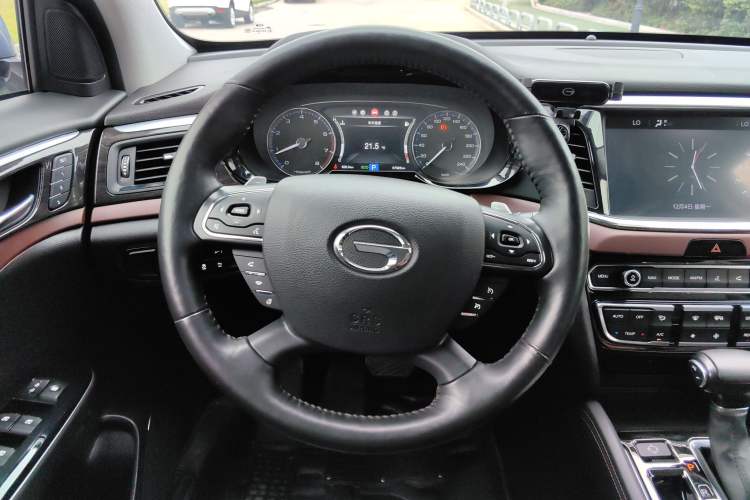 Used GAC Trumpchi GS8 2017 320T Two-Wheel Drive Luxury Smart Connectivity Version (7 Seats) Steering Wheel