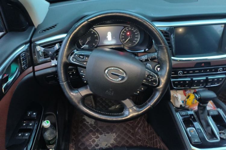 Used GAC Trumpchi GS8 2017 320T Two-Wheel Drive Luxury Smart Connectivity Version (7 Seats) Steering Wheel