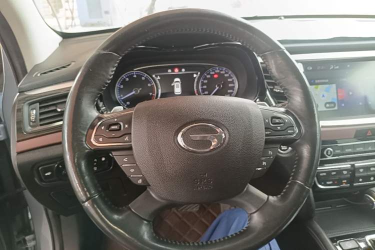 Used GAC Trumpchi GS8 2017 320T Two-Wheel Drive Luxury Smart Connectivity Version (7 Seats) Steering Wheel