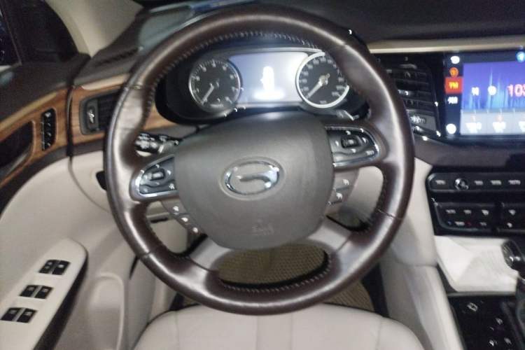 Used GAC Trumpchi GS8 2017 320T Two-Wheel Drive Luxury Smart Connectivity Version (7 Seats) Steering Wheel