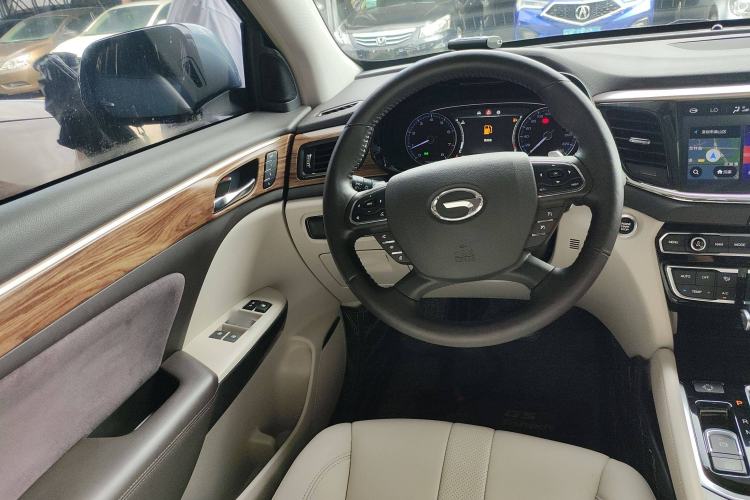 Used GAC Trumpchi GS8 2017 320T Two-Wheel Drive Luxury Smart Connectivity Version (7 Seats) Steering Wheel