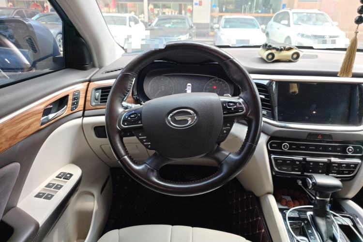 Used GAC Trumpchi GS8 2017 320T Two-Wheel Drive Luxury Smart Connectivity Version (7 Seats) Steering Wheel