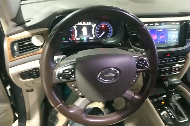 Used GAC Trumpchi GS8 2017 320T Two-Wheel Drive Luxury Smart Connectivity Version (7 Seats) Steering Wheel