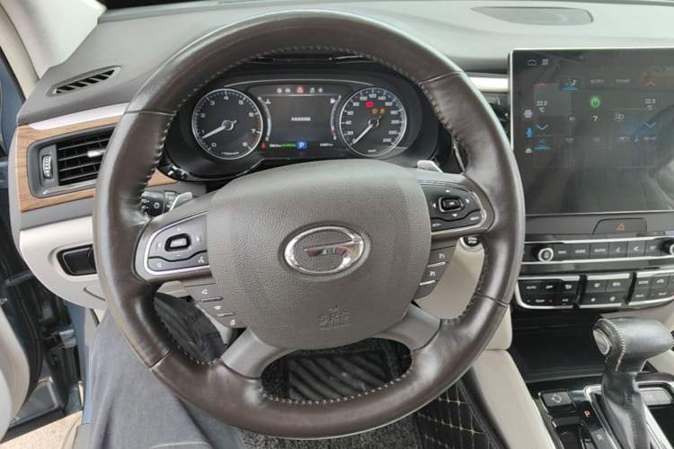 Used GAC Trumpchi GS8 2017 320T Two-Wheel Drive Luxury Smart Connectivity Version (7 Seats) Steering Wheel