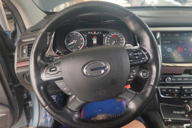 Used GAC Trumpchi GS8 2017 320T Two-Wheel Drive Luxury Smart Connectivity Version (7 Seats) Steering Wheel