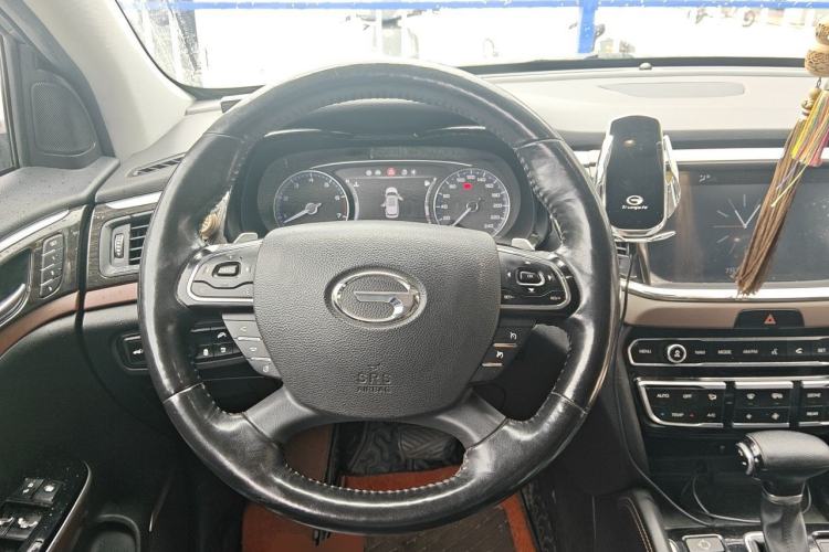 Used GAC Trumpchi GS8 2017 320T Two-Wheel Drive Luxury Smart Connectivity Version (7 Seats) Steering Wheel