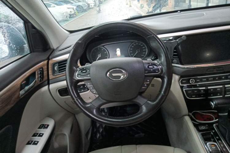 Used GAC Trumpchi GS8 2017 320T Two-Wheel Drive Luxury Smart Connectivity Version (7 Seats) Steering Wheel