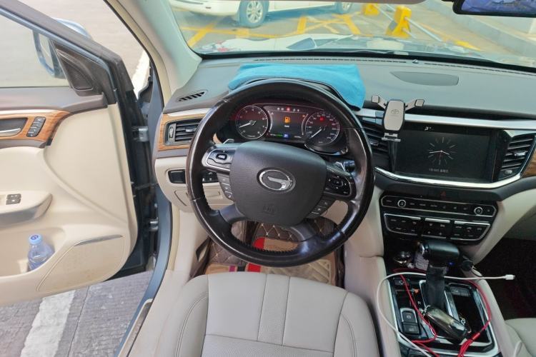 Used GAC Trumpchi GS8 2017 320T Two-Wheel Drive Luxury Smart Connectivity Version (7 Seats) Steering Wheel