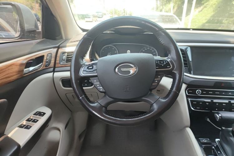 Used GAC Trumpchi GS8 2017 320T Two-Wheel Drive Luxury Smart Connectivity Version (7 Seats) Steering Wheel