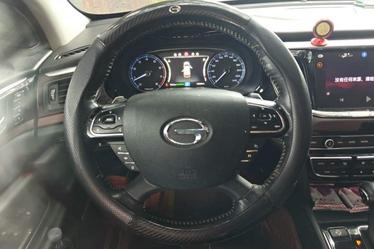 Used GAC Trumpchi GS8 2017 320T Two-Wheel Drive Luxury Smart Connectivity Version (7 Seats) Steering Wheel