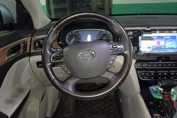 Used GAC Trumpchi GS8 2017 320T Two-Wheel Drive Luxury Smart Connectivity Version (7 Seats) Steering Wheel
