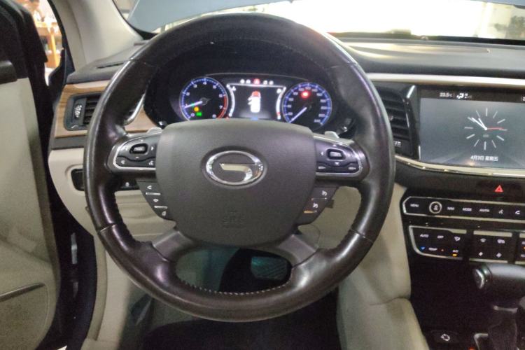 Used GAC Trumpchi GS8 2017 320T Two-Wheel Drive Luxury Smart Connectivity Version (7 Seats) Steering Wheel