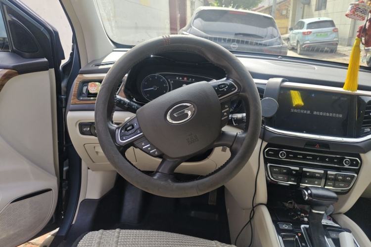 Used GAC Trumpchi GS8 2017 320T Two-Wheel Drive Luxury Smart Connectivity Version (7 Seats) Steering Wheel