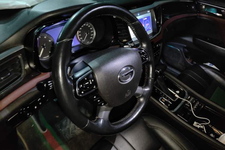 Used GAC Trumpchi GS8 2017 320T Two-Wheel Drive Luxury Smart Connectivity Version (7 Seats) Steering Wheel