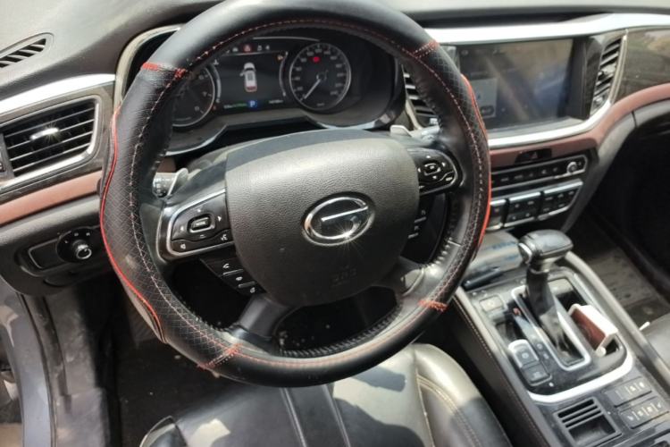 Used GAC Trumpchi GS8 2017 320T Two-Wheel Drive Luxury Smart Connectivity Version (7 Seats) Steering Wheel