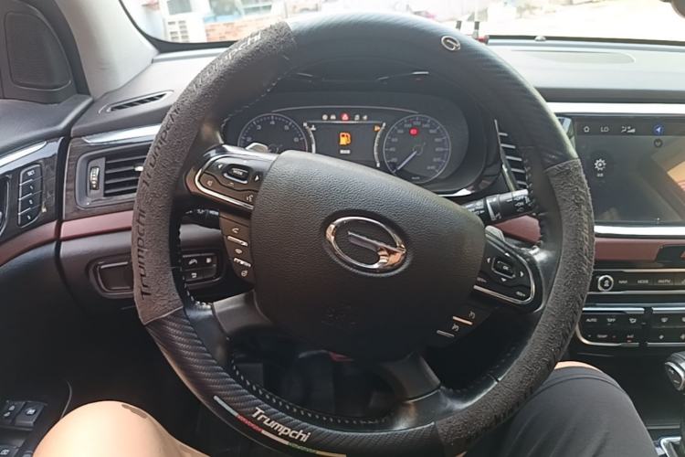 Used GAC Trumpchi GS8 2017 320T Two-Wheel Drive Luxury Smart Connectivity Version (7 Seats) Steering Wheel