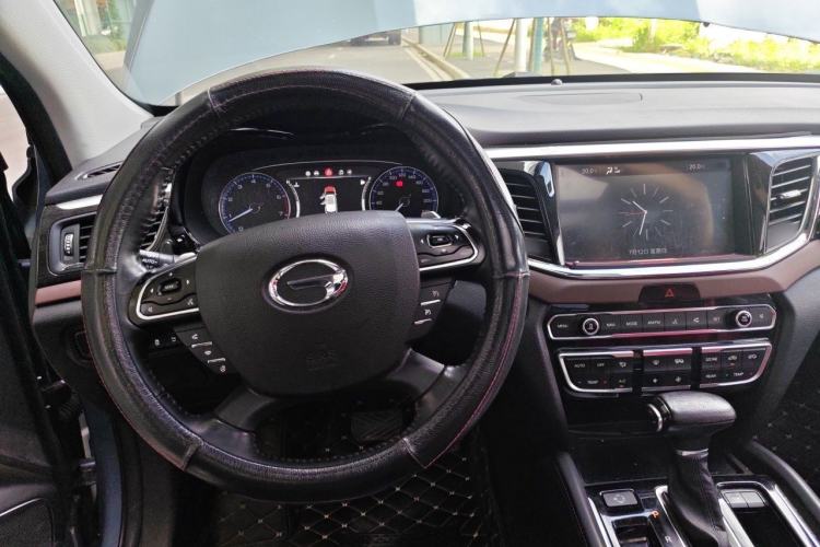 Used GAC Trumpchi GS8 2017 320T Two-Wheel Drive Luxury Smart Connectivity Version (7 Seats) Steering Wheel