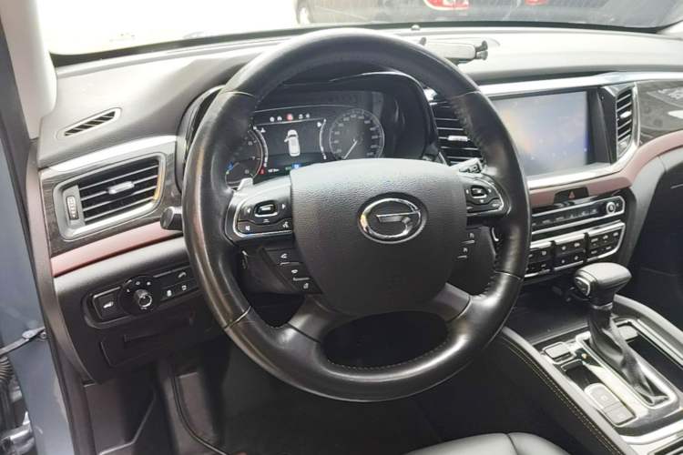 Used GAC Trumpchi GS8 2017 320T Two-Wheel Drive Luxury Smart Connectivity Version (7 Seats) Steering Wheel