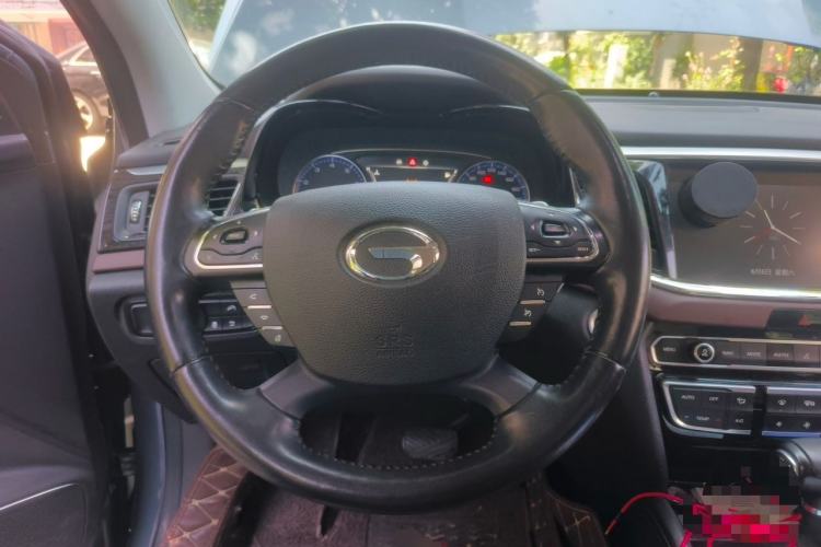 Used GAC Trumpchi GS8 2017 320T Two-Wheel Drive Luxury Smart Connectivity Version (7 Seats) Steering Wheel