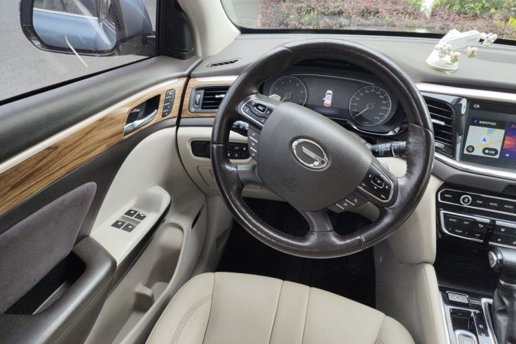 Used GAC Trumpchi GS8 2017 320T Two-Wheel Drive Luxury Smart Connectivity Version (7 Seats) Steering Wheel