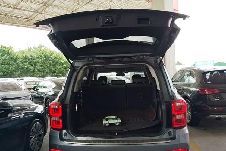 Used GAC Trumpchi GS8 2017 320T Two-Wheel Drive Luxury Smart Connectivity Version (7 Seats) Trunk
