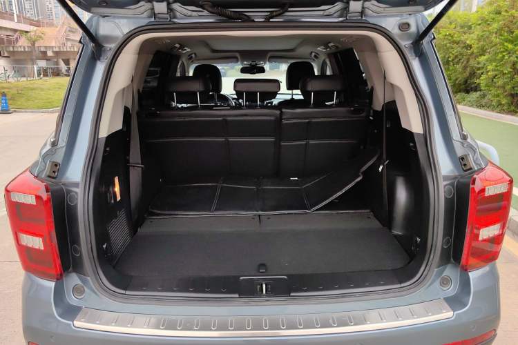 Used GAC Trumpchi GS8 2017 320T Two-Wheel Drive Luxury Smart Connectivity Version (7 Seats) Trunk