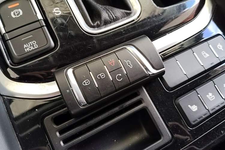 Used GAC Trumpchi GS8 2017 320T Two-Wheel Drive Luxury Smart Connectivity Version (7 Seats) Vehicle Key