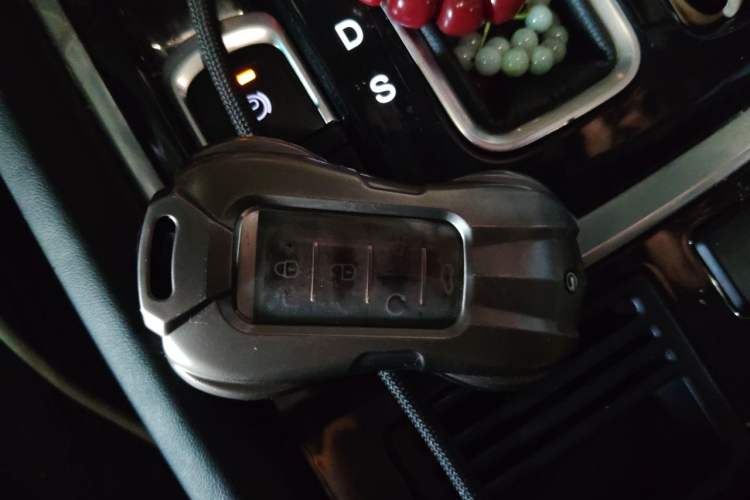 Used GAC Trumpchi GS8 2017 320T Two-Wheel Drive Luxury Smart Connectivity Version (7 Seats) Vehicle Key
