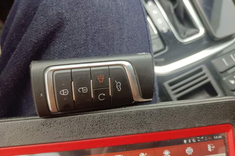 Used GAC Trumpchi GS8 2017 320T Two-Wheel Drive Luxury Smart Connectivity Version (7 Seats) Vehicle Key