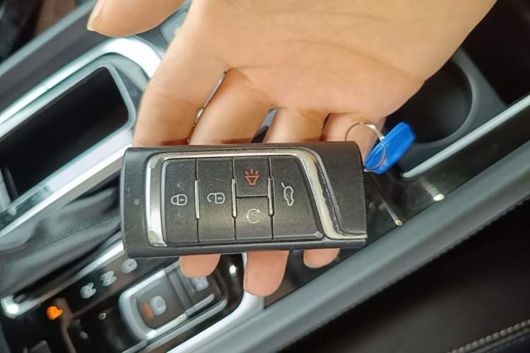 Used GAC Trumpchi GS8 2017 320T Two-Wheel Drive Luxury Smart Connectivity Version (7 Seats) Vehicle Key