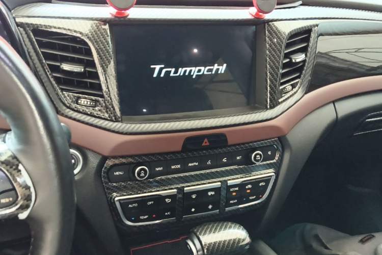 Used GAC Trumpchi GS8 2017 320T Two-Wheel Drive Luxury Smart Connectivity Version (7 Seats) Audio And AC Panel