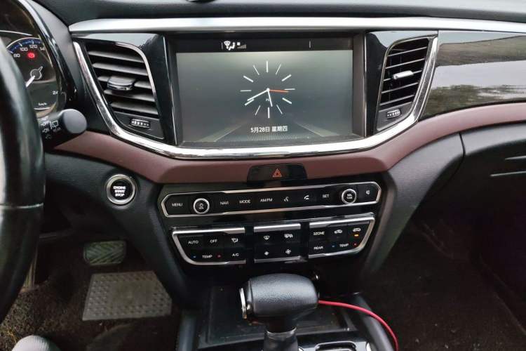 Used GAC Trumpchi GS8 2017 320T Two-Wheel Drive Luxury Smart Connectivity Version (7 Seats) Audio And AC Panel