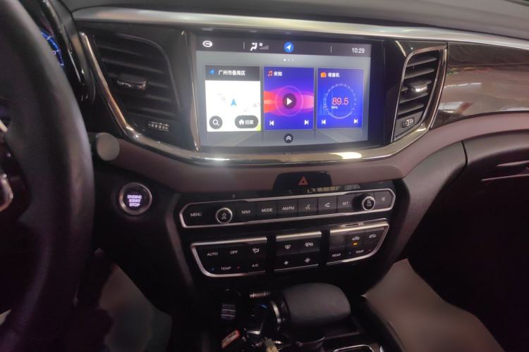 Used GAC Trumpchi GS8 2017 320T Two-Wheel Drive Luxury Smart Connectivity Version (7 Seats) Audio And AC Panel