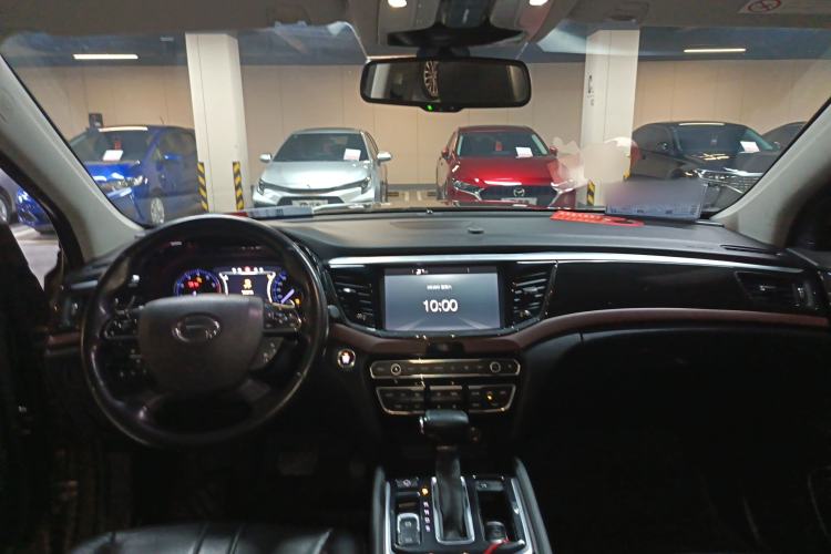 Used GAC Trumpchi GS8 2017 320T Two-Wheel Drive Luxury Smart Connectivity Version (7 Seats) Center Console