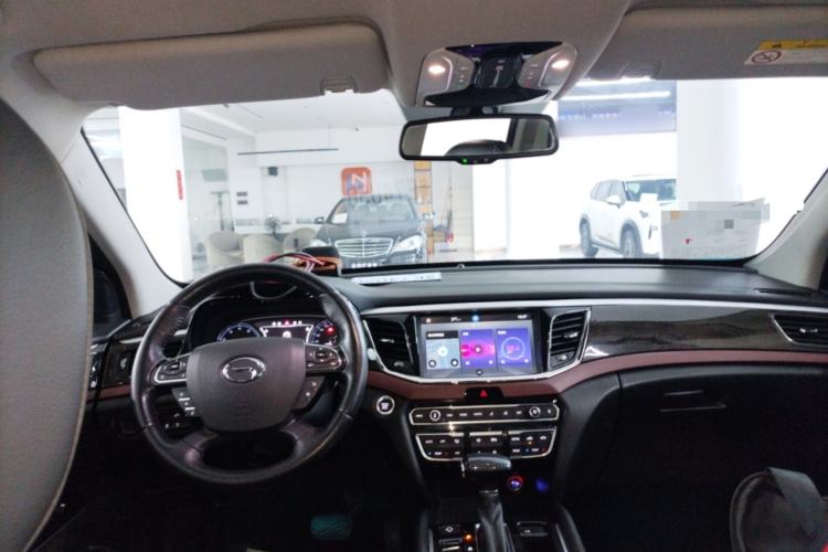 Used GAC Trumpchi GS8 2017 320T Two-Wheel Drive Luxury Smart Connectivity Version (7 Seats) Center Console