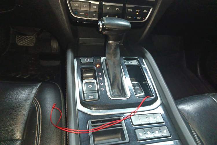 Used GAC Trumpchi GS8 2017 320T Two-Wheel Drive Luxury Smart Connectivity Version (7 Seats) Gear Lever