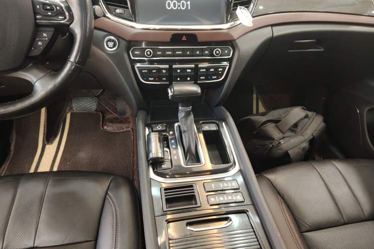 Used GAC Trumpchi GS8 2017 320T Two-Wheel Drive Luxury Smart Connectivity Version (7 Seats) Gear Lever