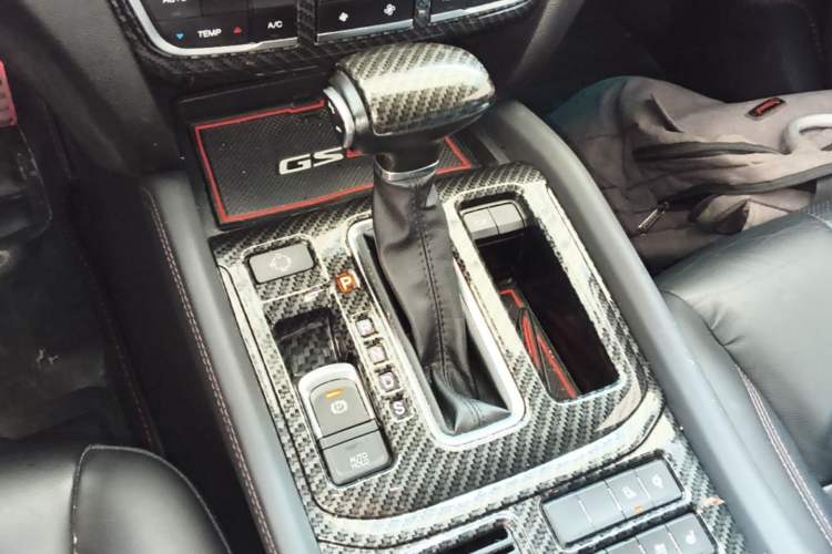 Used GAC Trumpchi GS8 2017 320T Two-Wheel Drive Luxury Smart Connectivity Version (7 Seats) Gear Lever