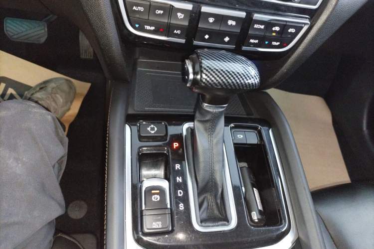 Used GAC Trumpchi GS8 2017 320T Two-Wheel Drive Luxury Smart Connectivity Version (7 Seats) Gear Lever